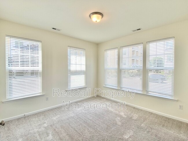 Building Photo - 1575 Green Hill St