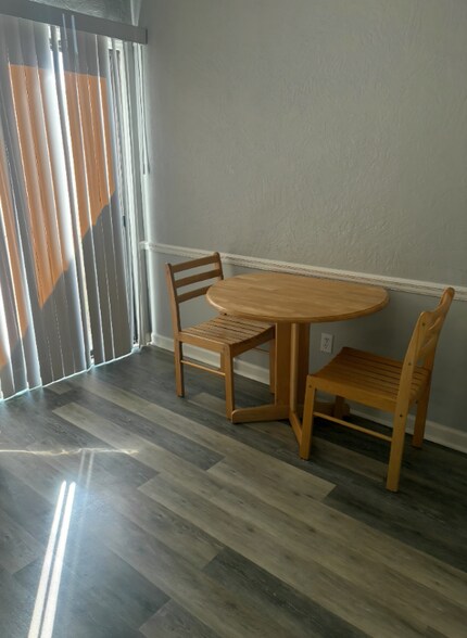 Building Photo - 561 Brookside Ct