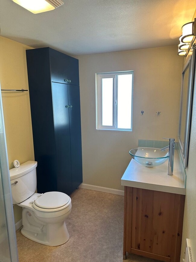 Building Photo - Updated 1 bed, 1 bath in Eugene!