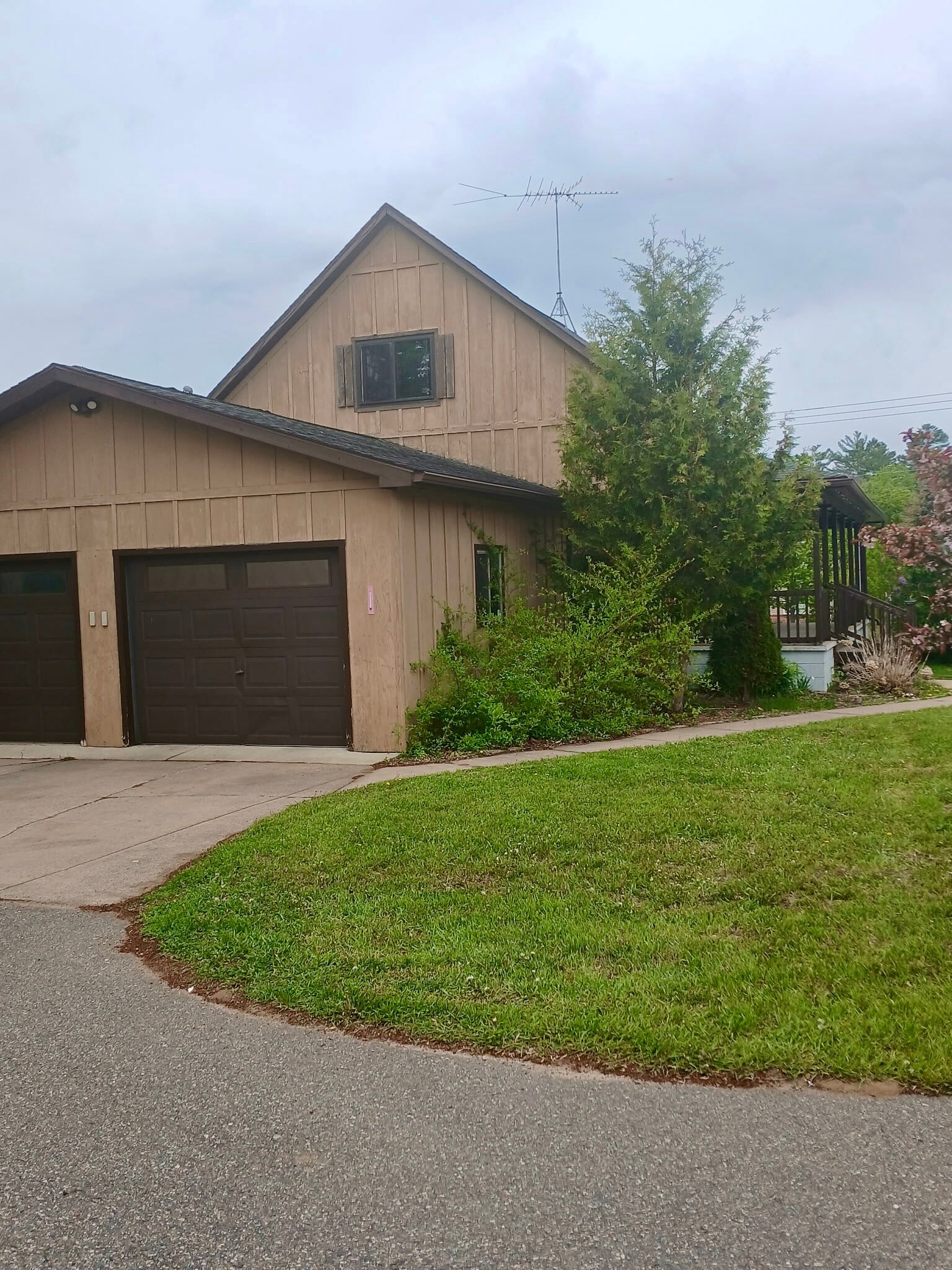 Two car attached garage - 803 Bruner St