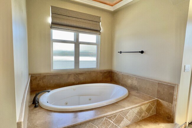 Building Photo - 3844 Tilden Ave