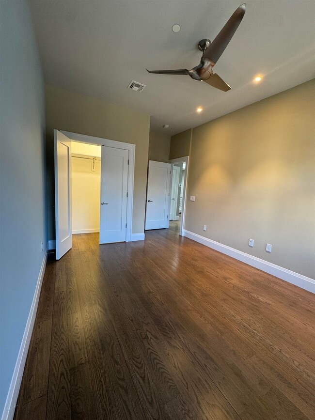 Building Photo - 16 Bright St