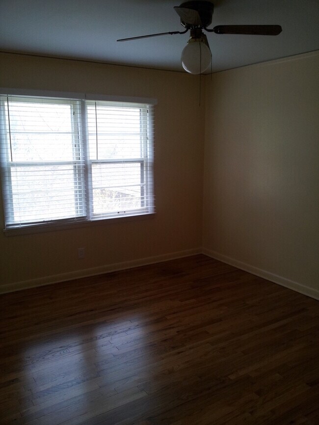 Building Photo - LARGE two bedroom Midtown Duplex with beau...