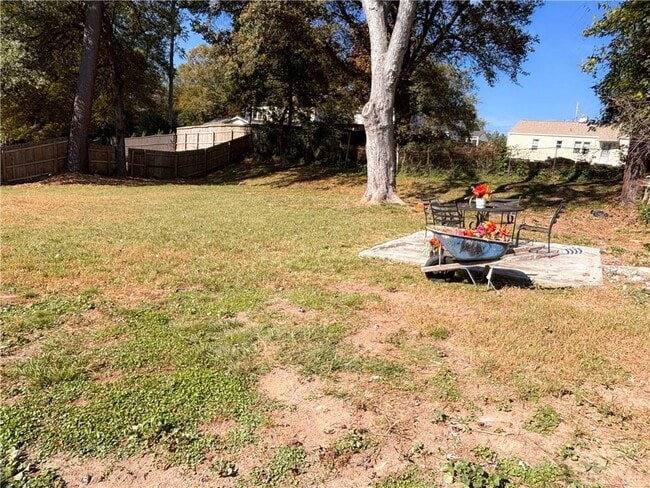 Building Photo - 1912 Canmont Dr NE