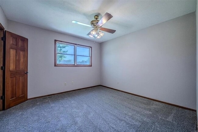 Building Photo - 3 Bedroom 2 Bathroom Home & 21 Acre Lot for rent.