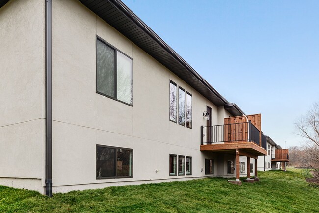 Building Photo - Three Bedroom Twin Villa with Finished Bas...