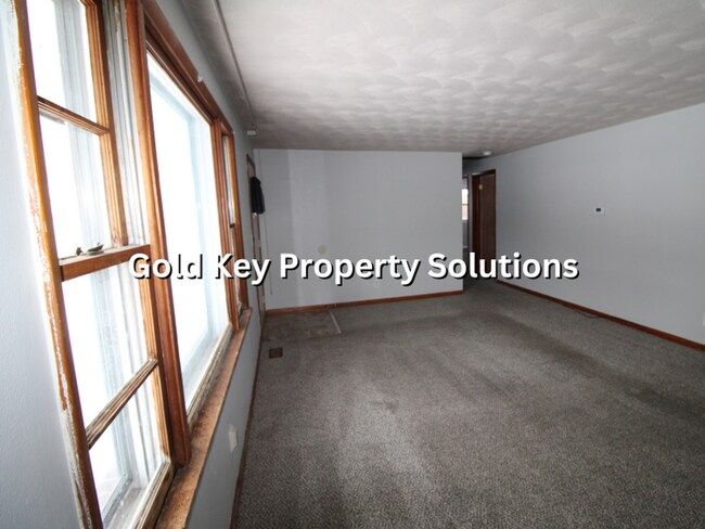 Building Photo - 3 Bedroom 1 Bath Brick Ranch Home w/ Fenced Backyard (SECTION 8 APPROVED)