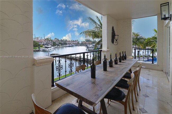 Building Photo - 2428 Fisher Island Dr