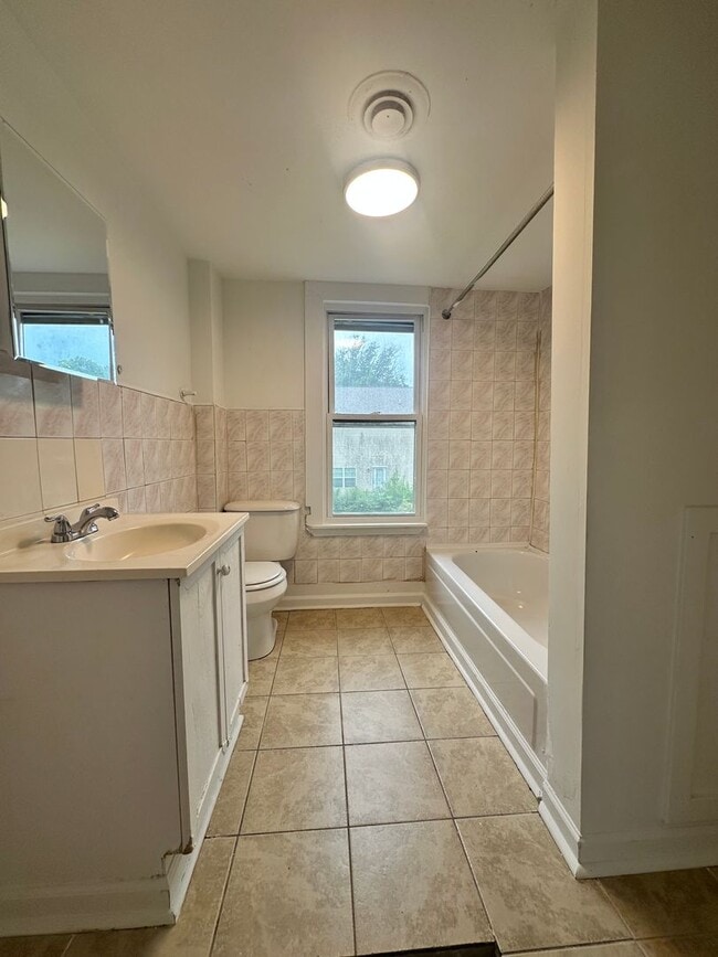 Building Photo - Single Family Home