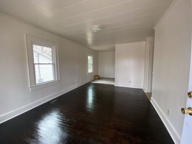 Building Photo - 312 Willow Ln
