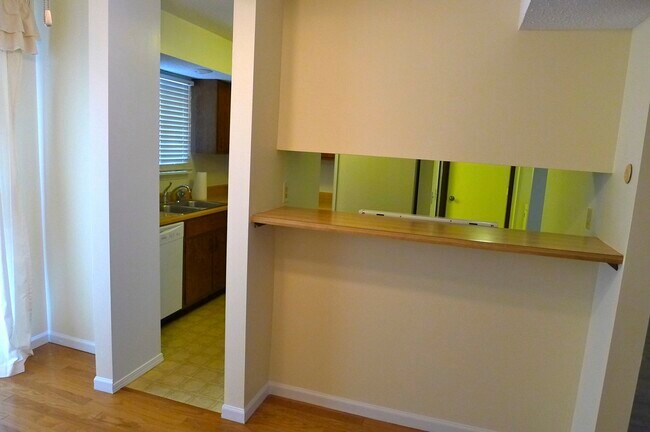 Building Photo - 1602 Lyndhurst W Dr