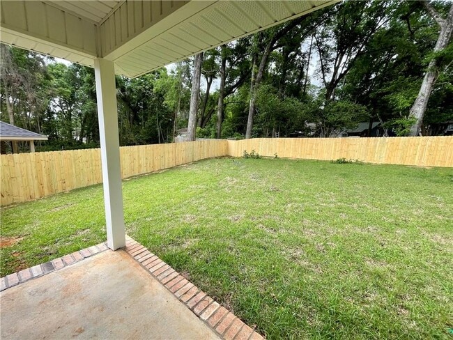 Building Photo - 1185 Forest Glen Dr W