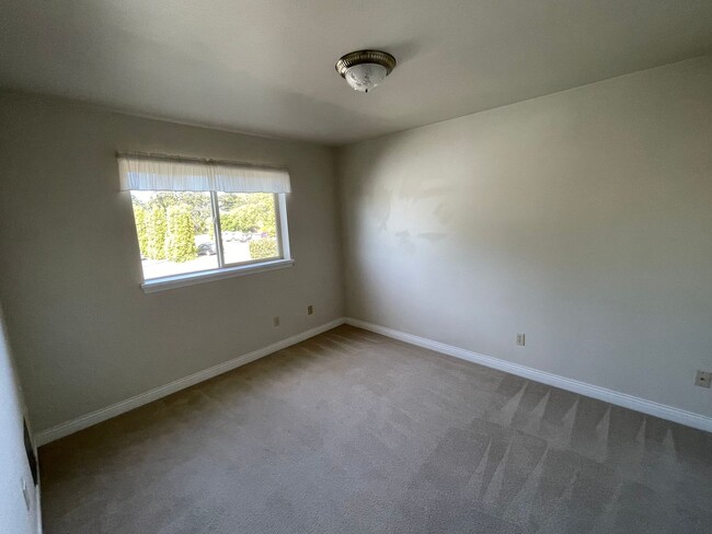 Building Photo - Beautiful Condo with Amazing View of the H...