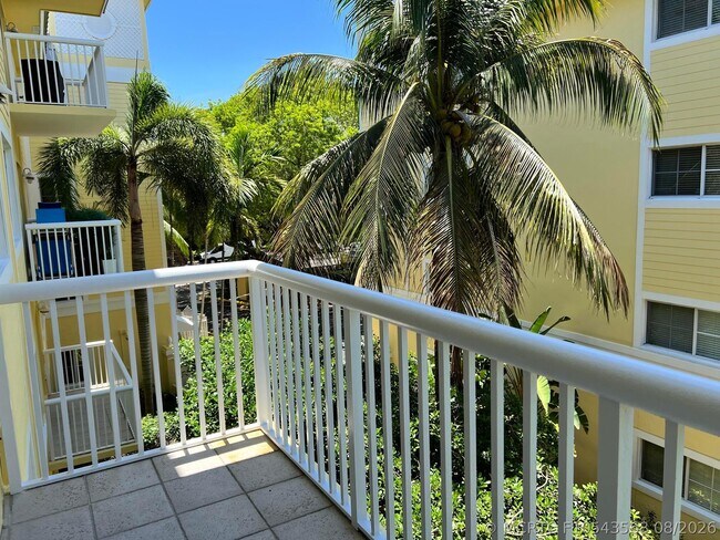 Building Photo - 1515 E Broward Blvd