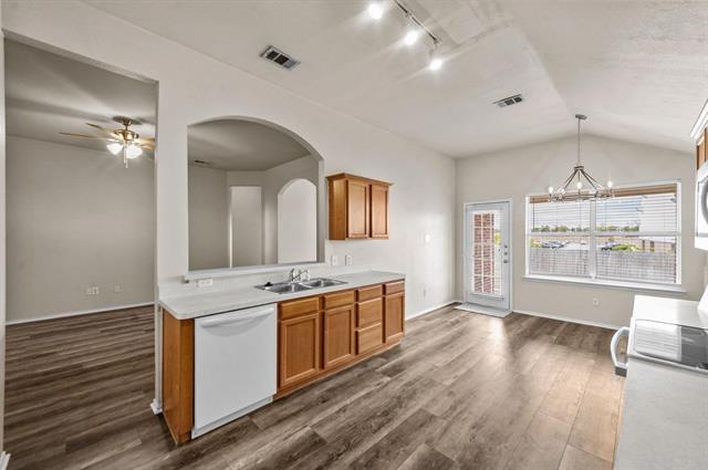 Building Photo - 2032 Sunny Side Dr