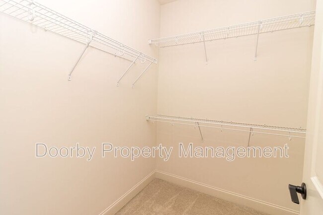 Building Photo - 6908 Roberta Ln