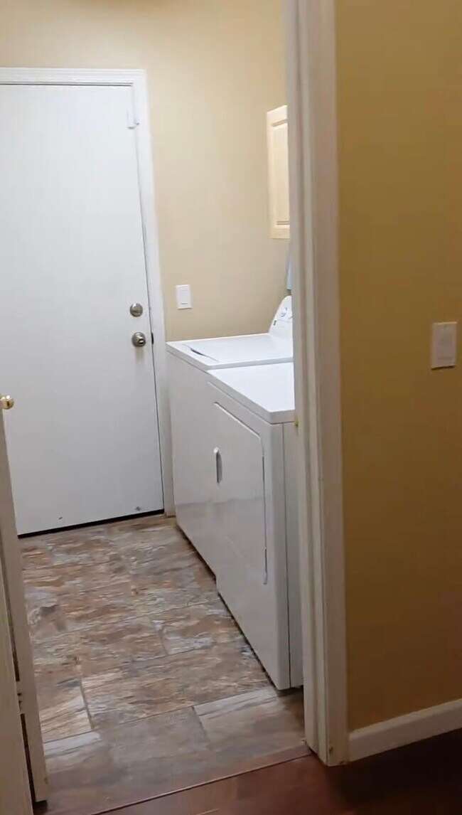 Building Photo - 5123 W Pecan Rd