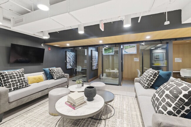 Building Photo - 1500 Arlington Blvd