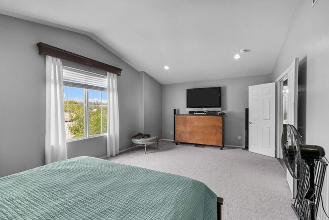 Building Photo - 26426 Cardinal Dr