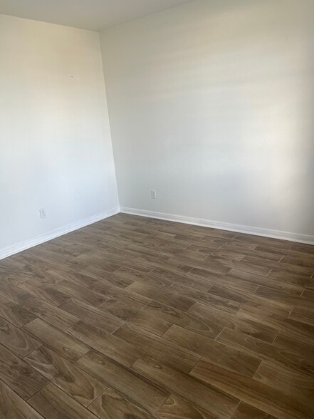 Building Photo - 2762 Panama St