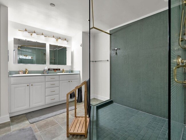 Building Photo - Have It All in Crystal City: Spacious, Stylish & Steps From Everything!