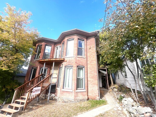 Primary Photo - 318 Miller St