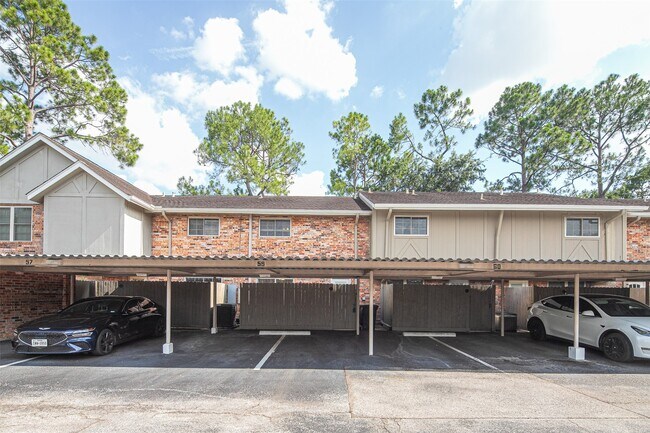Building Photo - 515 Tallowood Rd