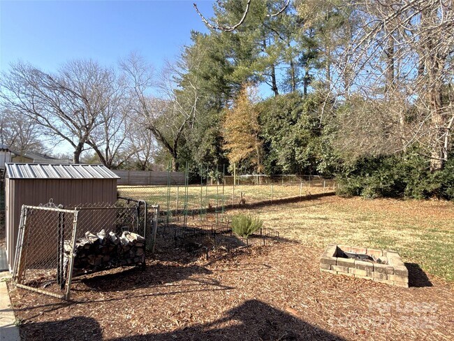 Building Photo - 1601 Starbrook Dr