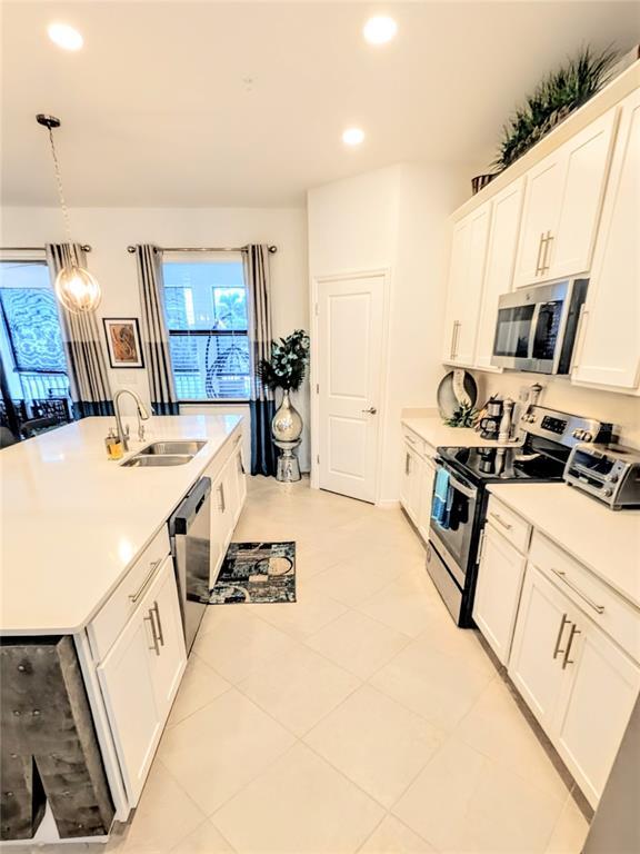 Building Photo - 5639 N Honore Ave