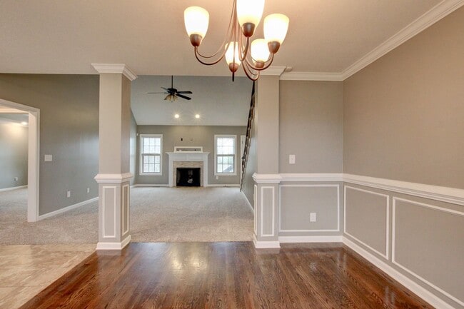 Building Photo - Executive Home on Cul de sac off exit 8.  Hurry.