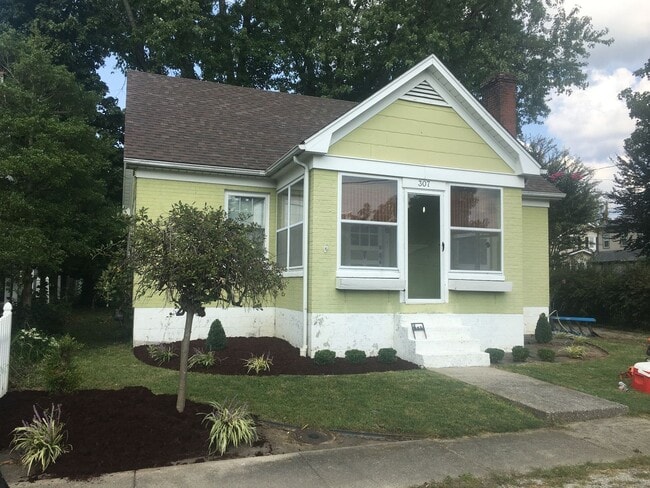 Primary Photo - 307 Helm St