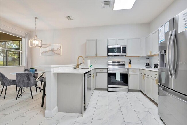 Building Photo - 544 Pineloch Dr