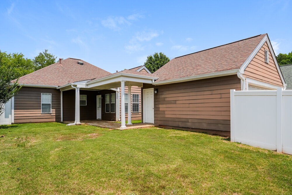 Building Photo - 605 Brookwater Dr