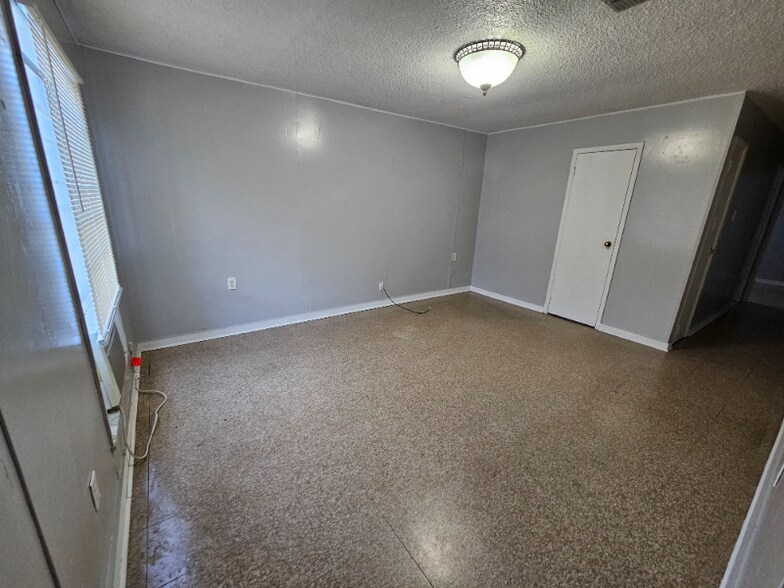 Building Photo - 506 Orchid Dr