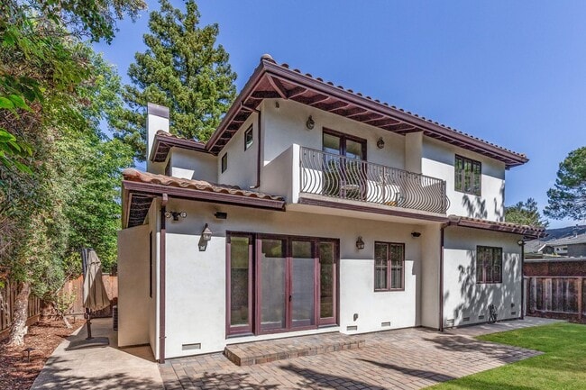 Building Photo - Elegant Mediterranean Home in Prime Menlo ...