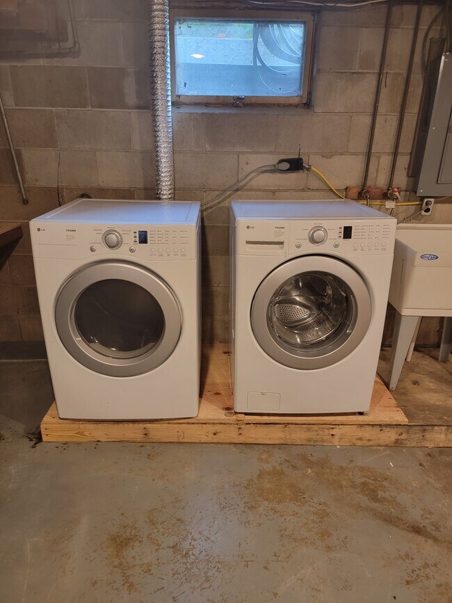 LG Washer and Dryer - 707 E 19th St