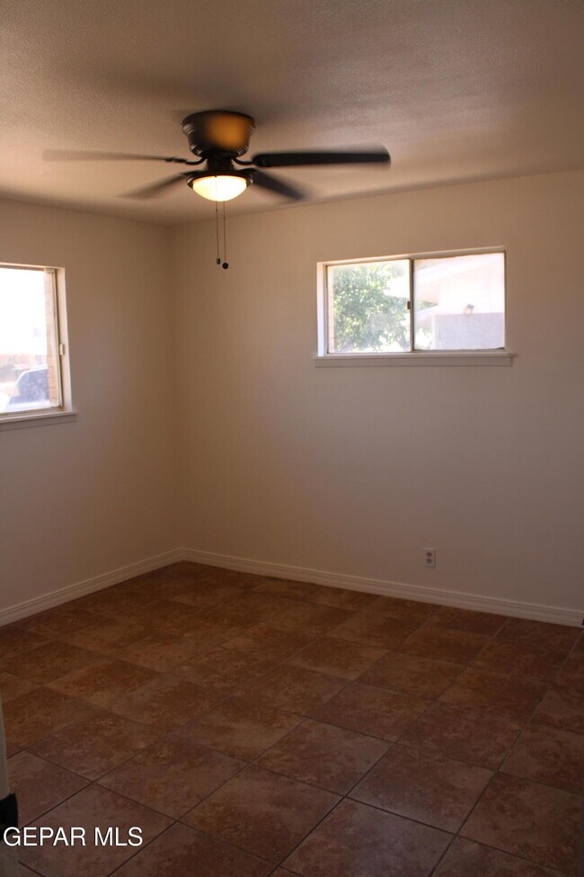 Building Photo - 5656 Sun Valley Dr