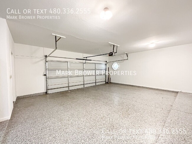 Building Photo - 228 W Royal Palm Rd