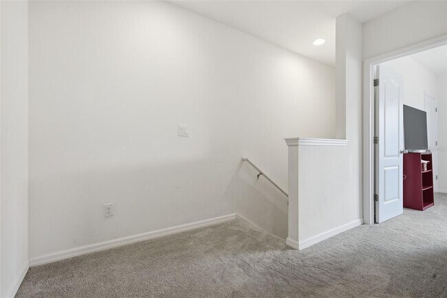 Building Photo - 10425 Red Carpet Ct