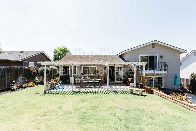Building Photo - Beautifully Upgraded 3 Bed / 2 Bath Home –...