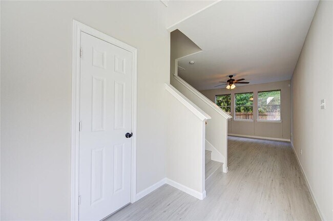 Building Photo - 15 Ledgestone Pl