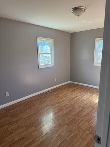 Building Photo - 153 Spring Valley Rd