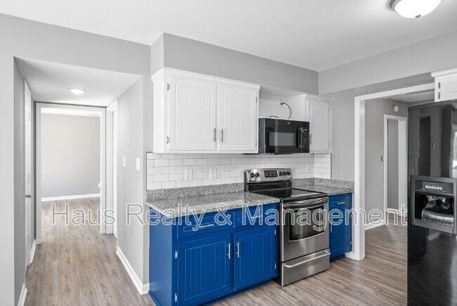 Building Photo - 830 Iris Ln