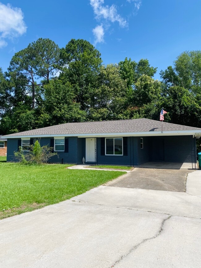 Building Photo - 15135 Montecino Dr