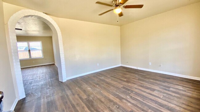 Building Photo - $0 First Month's Rent / $0 Deposit at Move-in