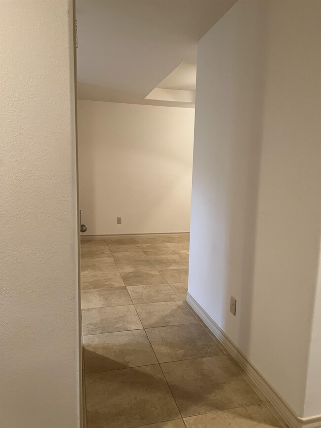 Building Photo - 10510 Sandia Dr