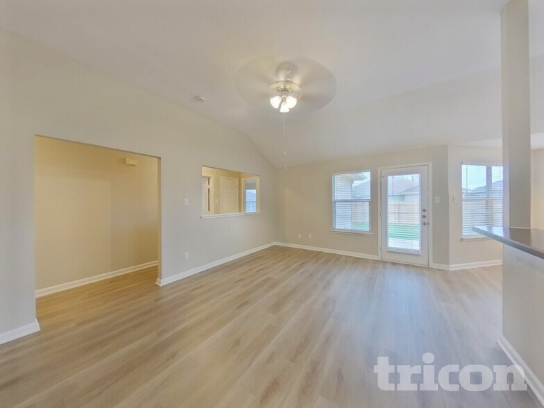 Building Photo - 9641 Linton Dr