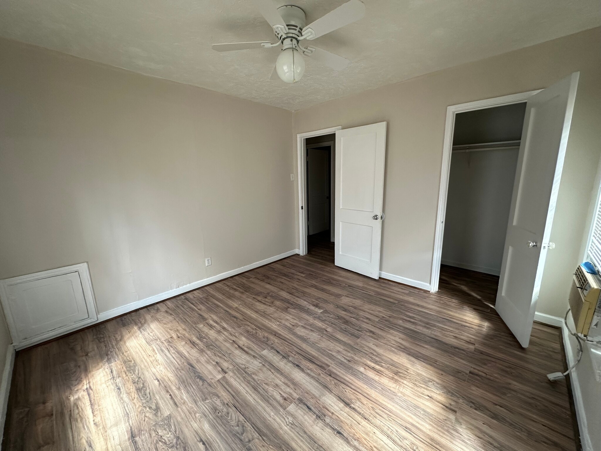 Building Photo - 4420 Roseland St