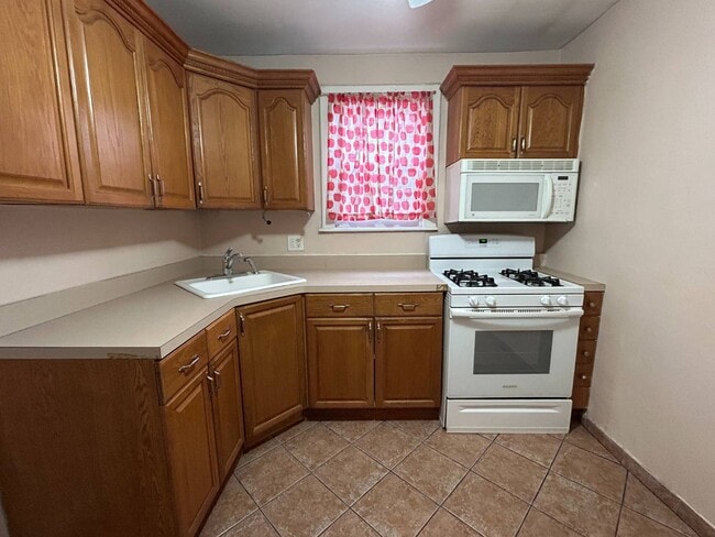 Building Photo - 3148 Ampere Ave