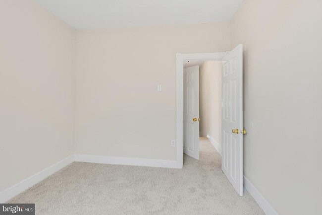 Building Photo - 2323 E Cambria St